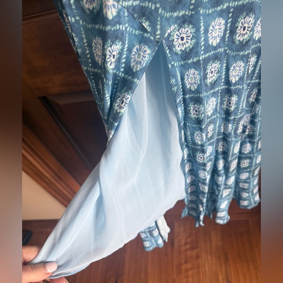 NEW WITH TAGS MNG blue print maxi dress -L
Women’s 4/6 - Picture 10 of 11